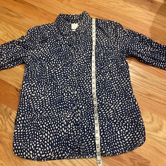 Gap navy blue + white button down dotted blouse tailored shirt size medium - Picture 4 of 7